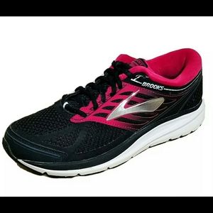 brooks walking tennis shoes